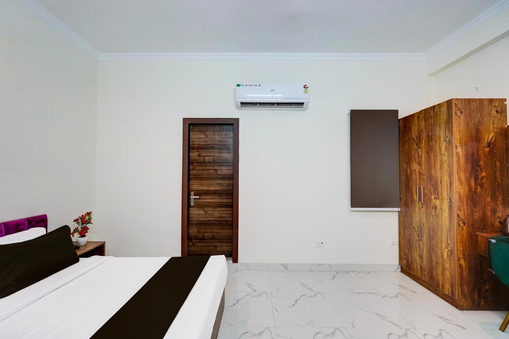 Super Townhouse Sector 86 Near Sector 83 Metro Station Hotel Ноида Екстериор снимка