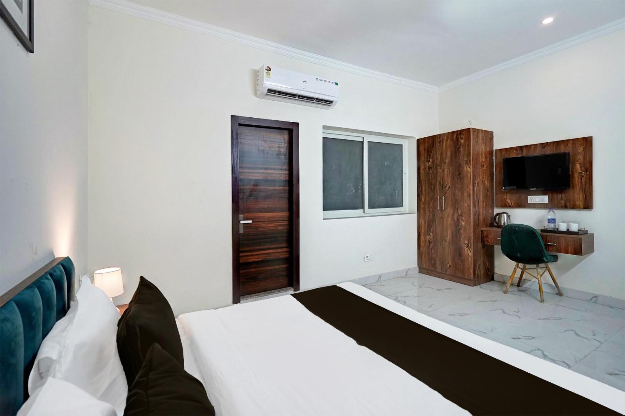 Super Townhouse Sector 86 Near Sector 83 Metro Station Hotel Ноида Екстериор снимка