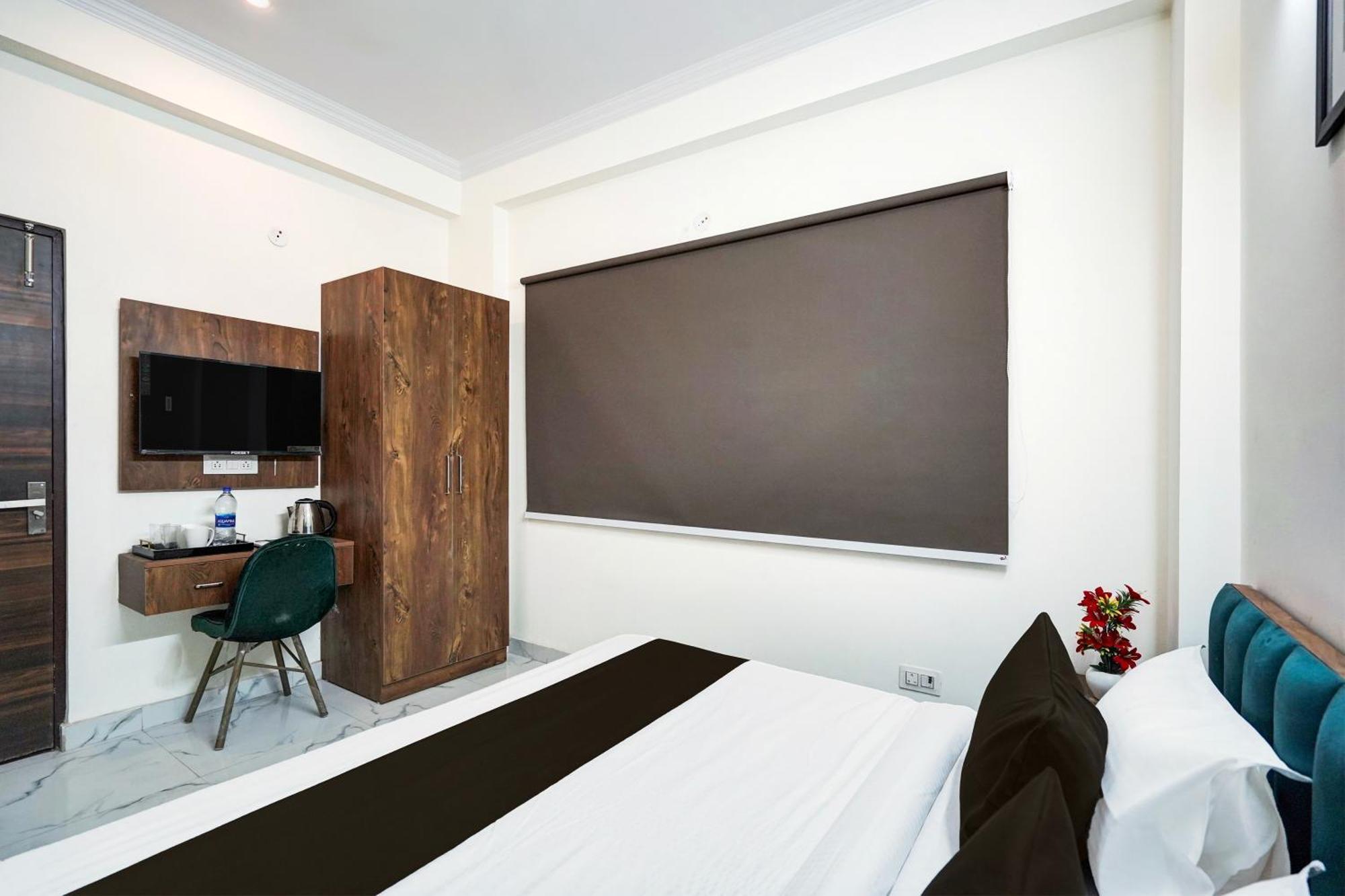 Super Townhouse Sector 86 Near Sector 83 Metro Station Hotel Ноида Екстериор снимка