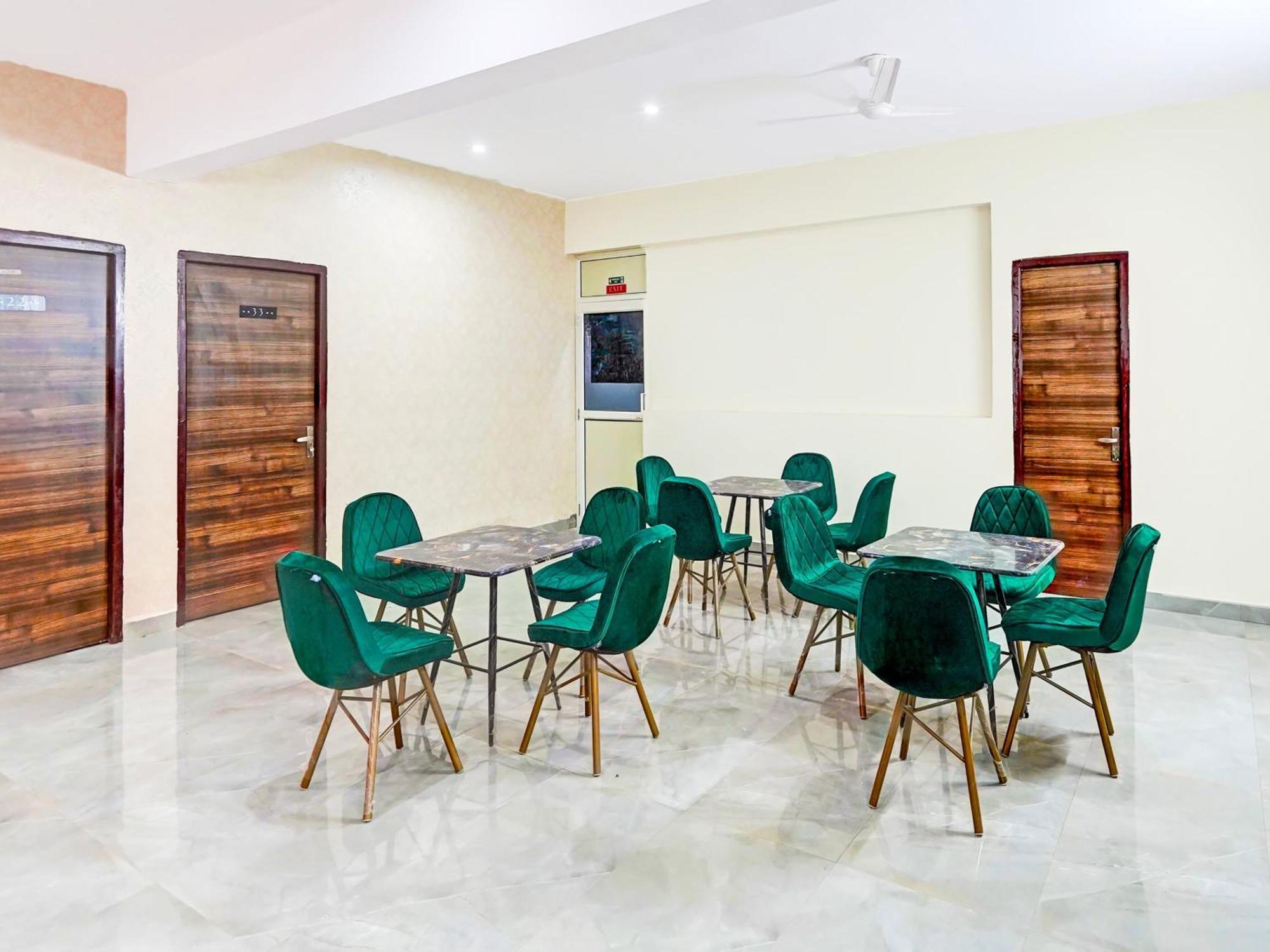 Super Townhouse Sector 86 Near Sector 83 Metro Station Hotel Ноида Екстериор снимка